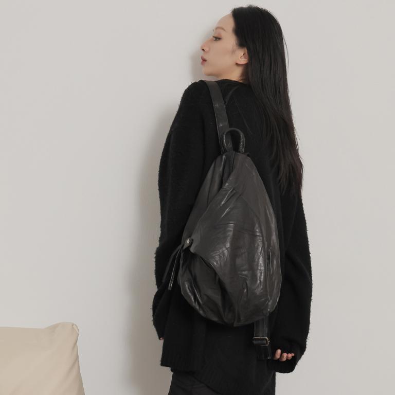 supportingrole 輕量羊皮立體拉鍊結構極簡後背包 黑