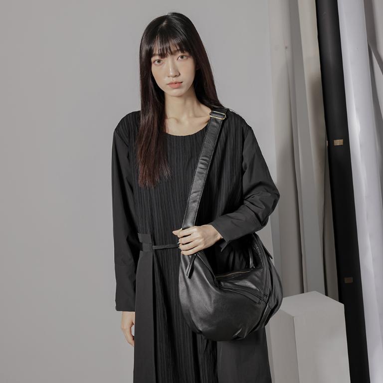 supportingrole 率性金屬真皮斜肩背包側背包 黑