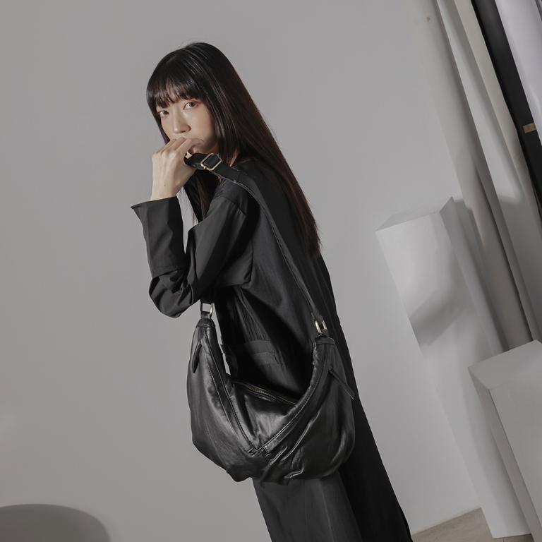 supportingrole 率性金屬真皮斜肩背包側背包 黑