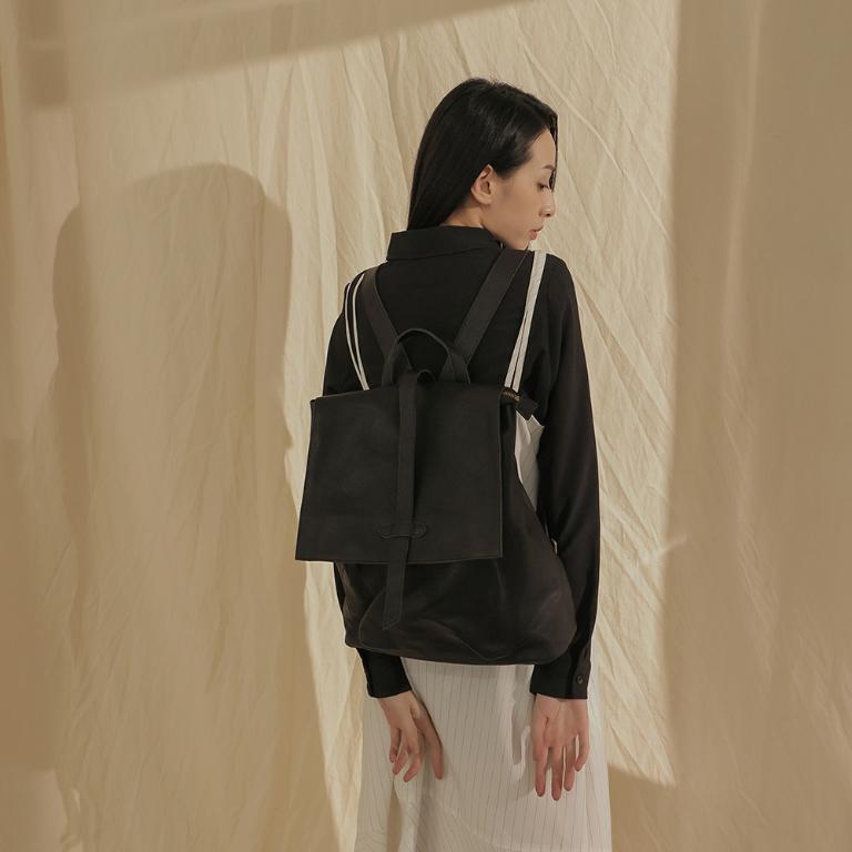 supportingrole 率性簡單多分層方形真皮後背包 黑