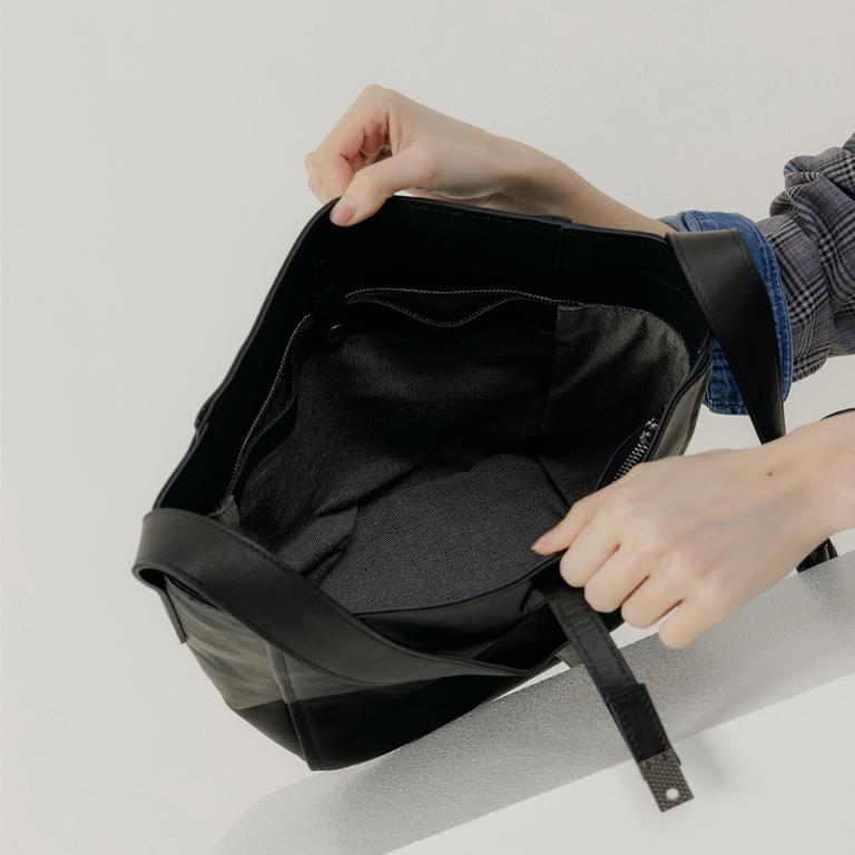 supportingrole 真皮極簡四方都市肩側背包 黑