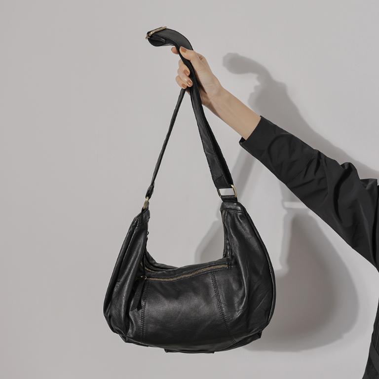 supportingrole 率性金屬真皮斜肩背包側背包 黑