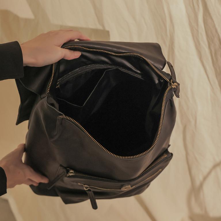 supportingrole 率性簡單多分層方形真皮後背包 黑