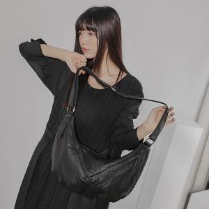 supportingrole 率性金屬真皮斜肩背包側背包 黑