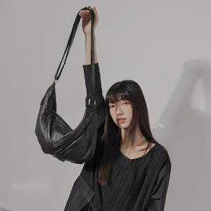 supportingrole 率性金屬真皮斜肩背包側背包 黑