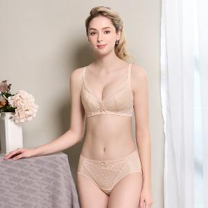 【思薇爾】柔塑曲線系列B-F罩無鋼圈調整型蕾絲集中包覆塑身女內衣(恬靜膚)