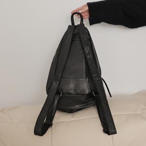 supportingrole 輕量羊皮立體拉鍊結構極簡後背包 黑