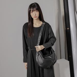 supportingrole 率性金屬真皮斜肩背包側背包 黑