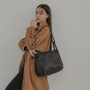 supportingrole 馬鞍設計簡單實用肩背隨身包側背包 黑