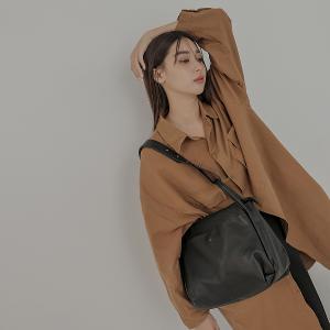 supportingrole 馬鞍設計簡單實用肩背隨身包側背包 黑