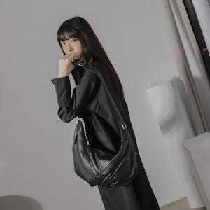 supportingrole 率性金屬真皮斜肩背包側背包 黑