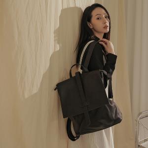 supportingrole 率性簡單多分層方形真皮後背包 黑