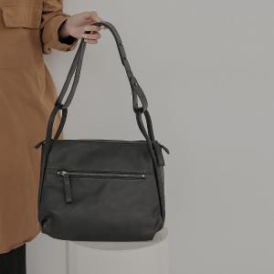 supportingrole 馬鞍設計簡單實用肩背隨身包側背包 黑