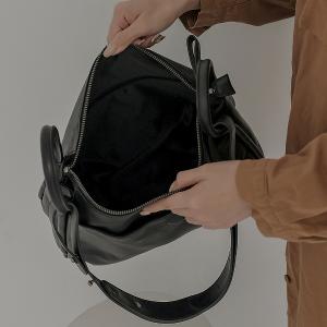 supportingrole 馬鞍設計簡單實用肩背隨身包側背包 黑