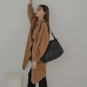 supportingrole 馬鞍設計簡單實用肩背隨身包側背包 黑