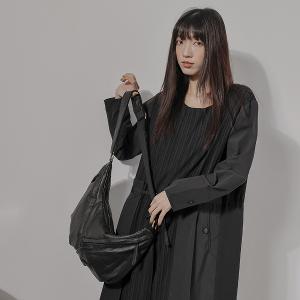 supportingrole 率性金屬真皮斜肩背包側背包 黑