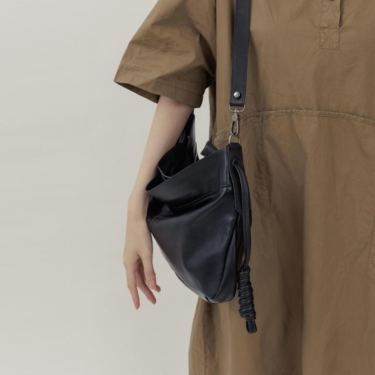 supportingrole 綁結設計寬廓型結構真皮手提肩斜背3用托特包 黑