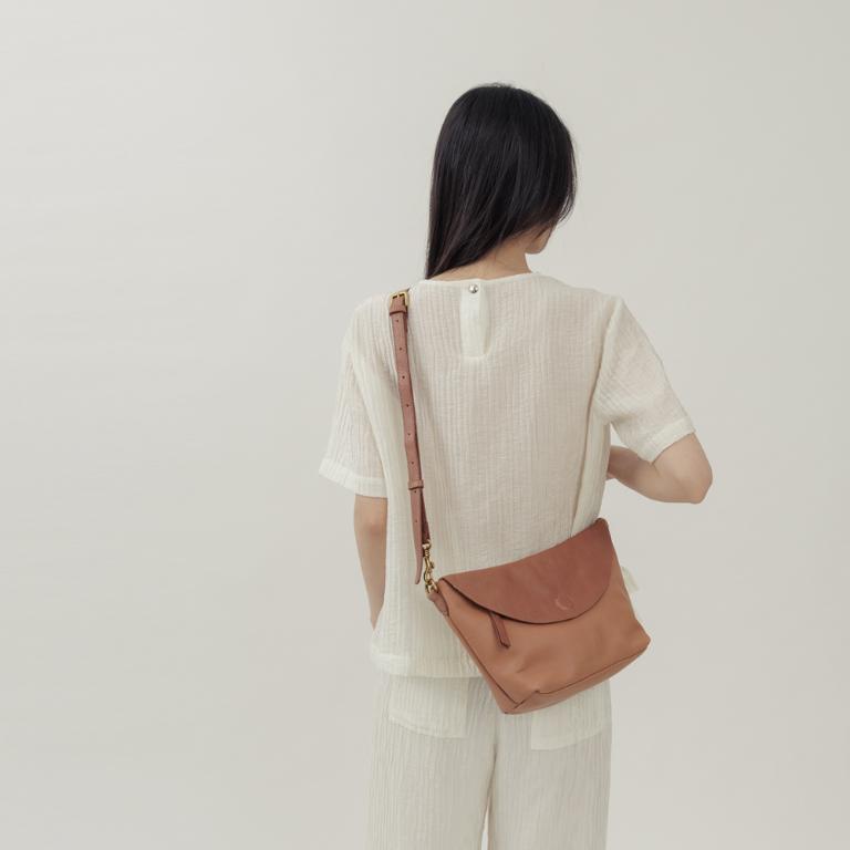 supportingrole 法式慵懶垂墜時髦真皮手提肩斜背3用包 焦糖