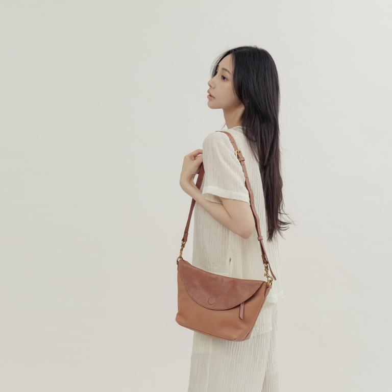 supportingrole 法式慵懶垂墜時髦真皮手提肩斜背3用包 焦糖