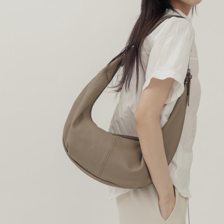 supportingrole 月牙垂墜慵懶時髦真皮手提肩斜背3用包 卡其綠