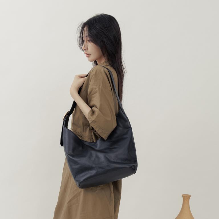 supportingrole   靈活搭配多分層簡潔真皮肩斜背包 黑