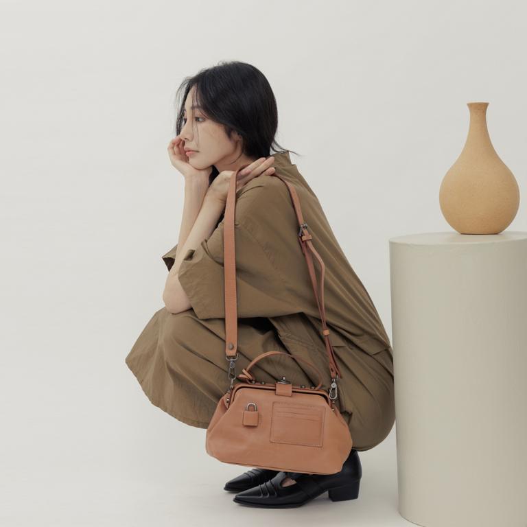 supportingrole 鉚釘鎖頭鑰匙真皮手提肩斜背3用醫生包 咖啡