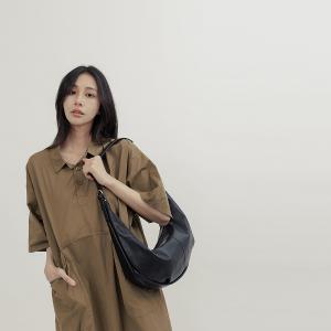 supportingrole   月牙垂墜慵懶時髦真皮手提肩斜背3用包 黑