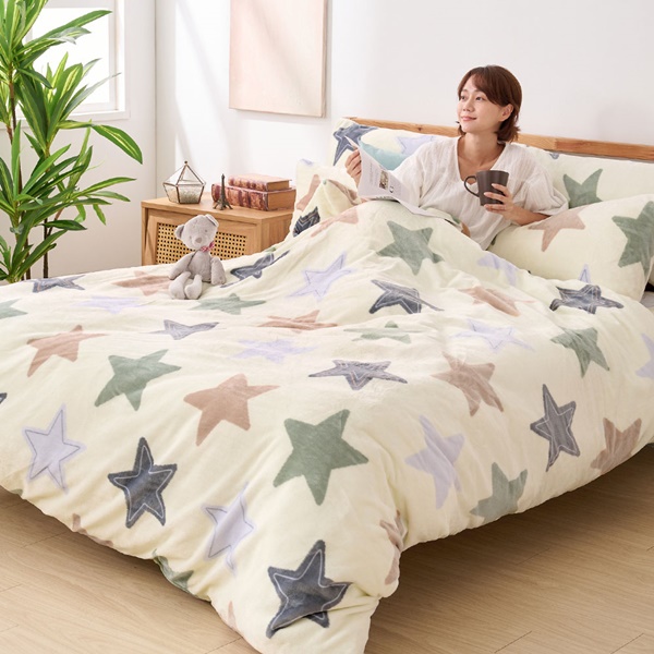 【DUYAN 竹漾】法蘭絨雙人四件式床包兩用毯被組 / 彩光初星
