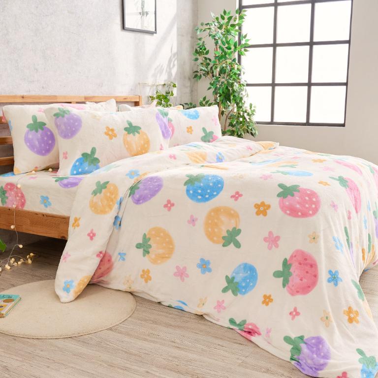 【DUYAN 竹漾】法蘭絨雙人四件式床包兩用毯被組 / 草莓乳酪