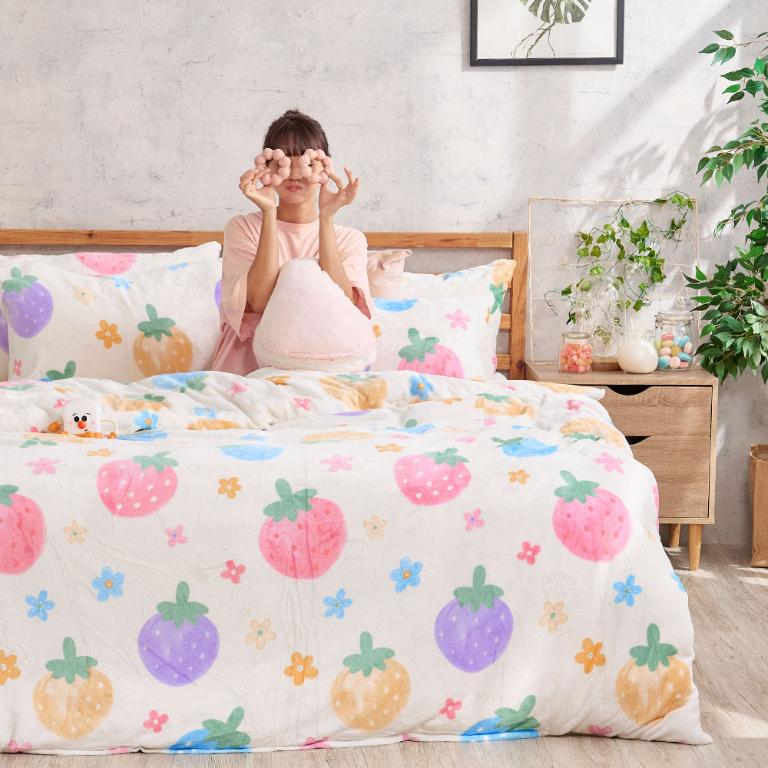 【DUYAN 竹漾】法蘭絨雙人四件式床包兩用毯被組 / 草莓乳酪