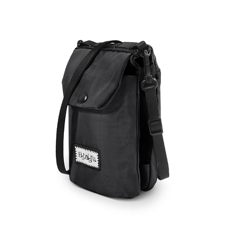 B.S.D.S冰山袋鼠 - 悠活詩集 - 格紋百變收納斜背小包 - 黑色【D-1395K】