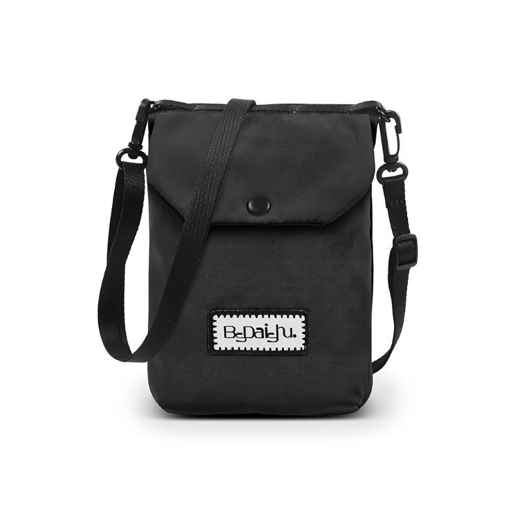 B.S.D.S冰山袋鼠 - 悠活詩集 - 格紋百變收納斜背小包 - 黑色【D-1395K】