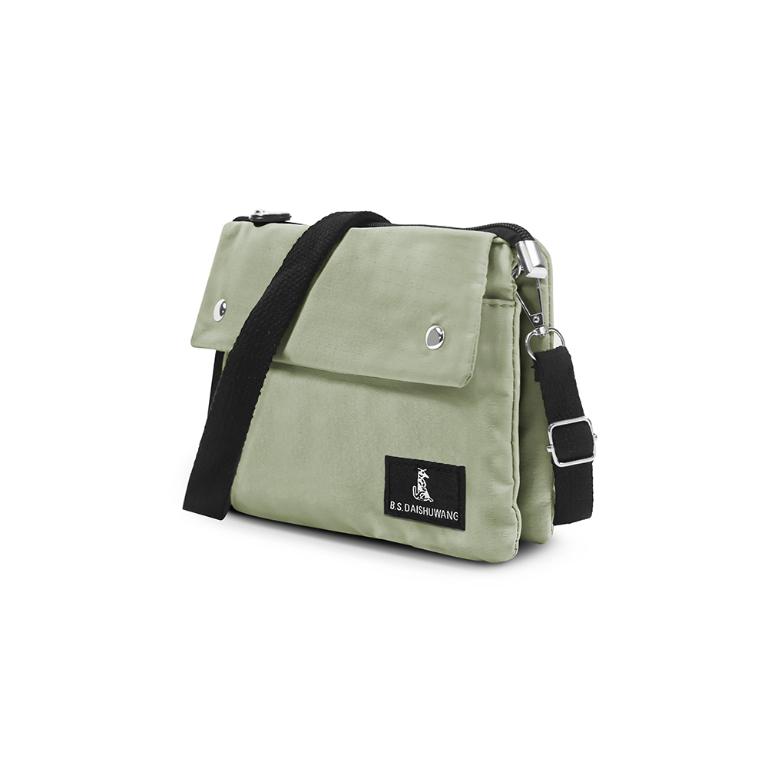 B.S.D.S冰山袋鼠 - 悠活詩集 - 格紋橫式三層斜背小包 - 卡其綠【S003G】
