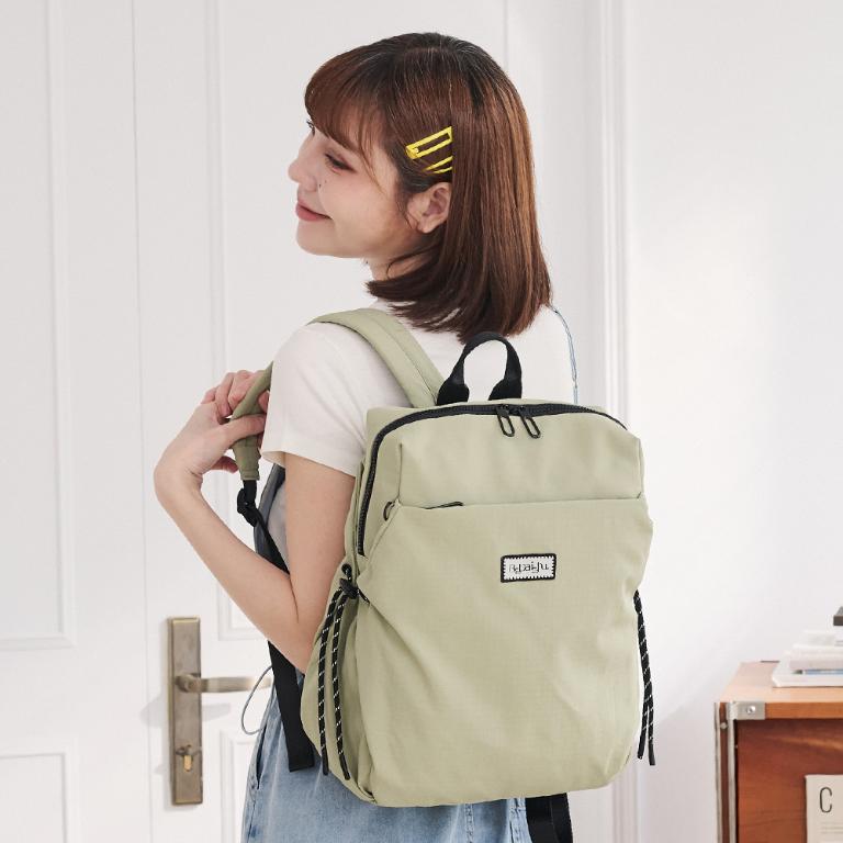 B.S.D.S冰山袋鼠 - 悠活詩集 - 格紋學院風後背包 - 卡其綠【D-1393G】