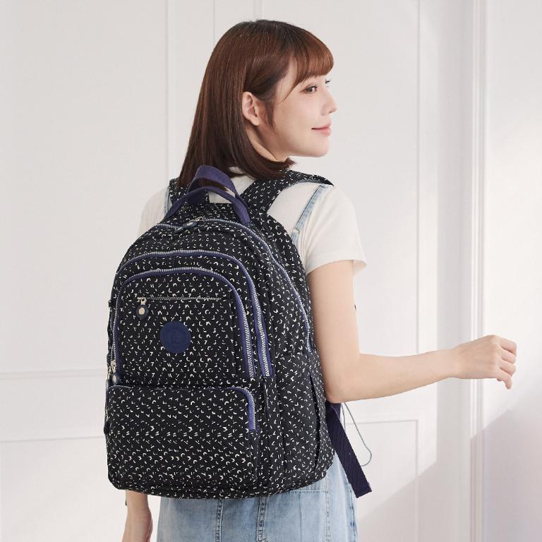 B.S.D.S冰山袋鼠 - 楓糖瑪芝 - 輕旅多口袋附插袋胸扣後背包 - 幾何藍【A218BB】