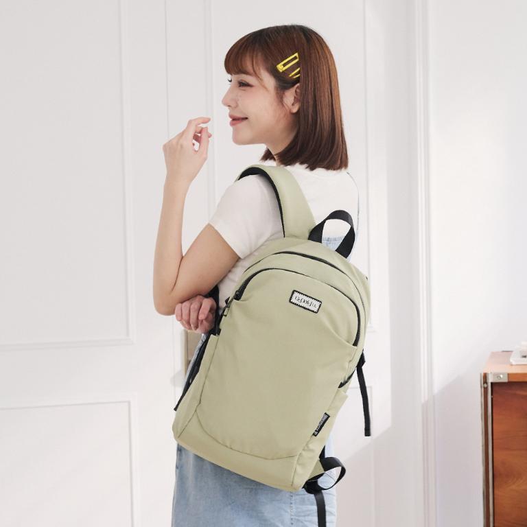B.S.D.S冰山袋鼠 - 悠活詩集 - 格紋多口袋附插袋後背包 - 卡其綠【S-218G】