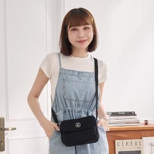 B.S.D.S冰山袋鼠 - 時光旅人 - 知性輕巧百搭斜背小包 - 黑色【B171K】