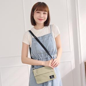 B.S.D.S冰山袋鼠 - 悠活詩集 - 格紋橫式三層斜背小包 - 卡其綠【S003G】