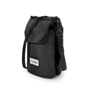 B.S.D.S冰山袋鼠 - 悠活詩集 - 格紋百變收納斜背小包 - 黑色【D-1395K】