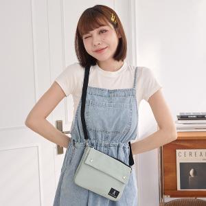 B.S.D.S冰山袋鼠 - 悠活詩集 - 格紋橫式三層斜背小包 - 灰藍色【S003KB】