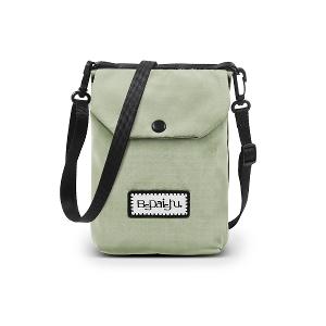 B.S.D.S冰山袋鼠 - 悠活詩集 - 格紋百變收納斜背小包 - 卡其綠【D-1395G】