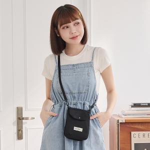 B.S.D.S冰山袋鼠 - 悠活詩集 - 格紋百變收納斜背小包 - 黑色【D-1395K】