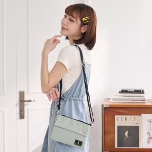 B.S.D.S冰山袋鼠 - 悠活詩集 - 格紋橫式三層斜背小包 - 灰藍色【S003KB】