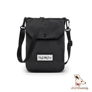 B.S.D.S冰山袋鼠 - 悠活詩集 - 格紋百變收納斜背小包 - 黑色【D-1395K】