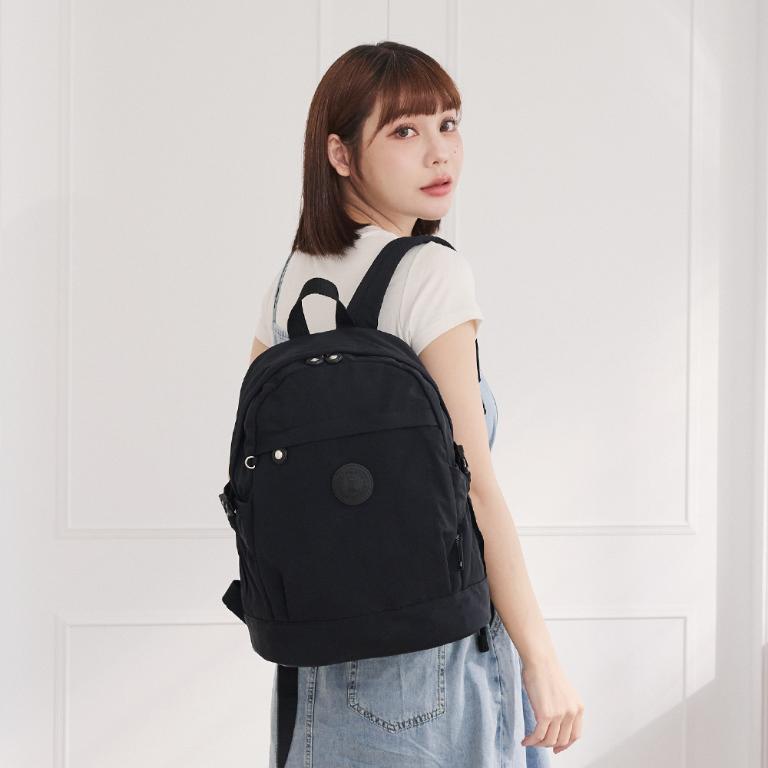 B.S.D.S冰山袋鼠 - 樂活遊記 - 格紋簡約風附插袋後背包 - 黑色【D-1203K】