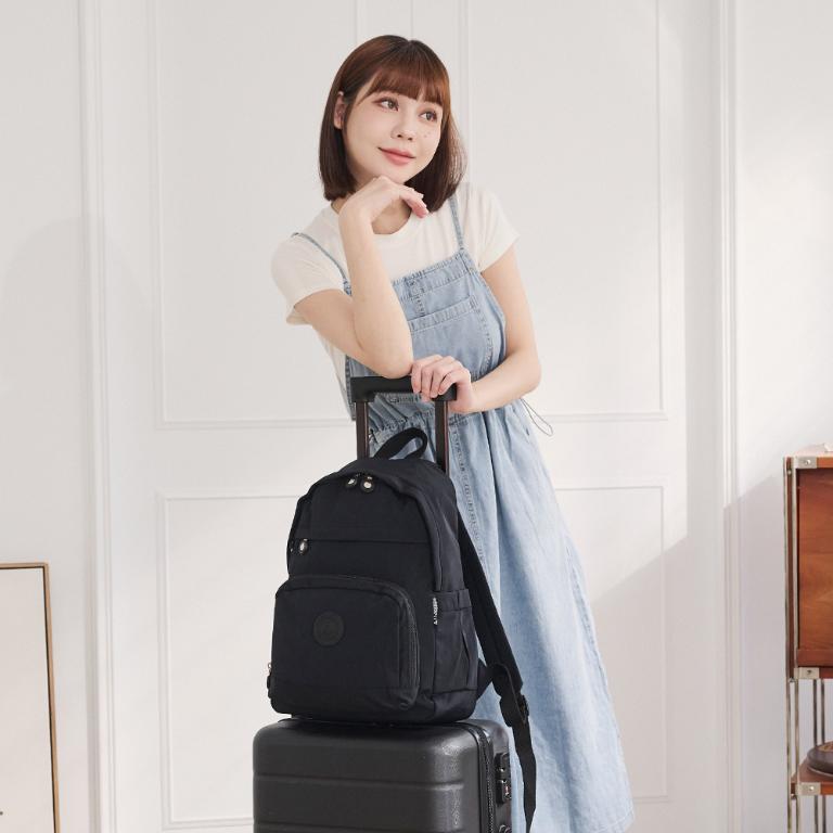 B.S.D.S冰山袋鼠 - 樂活遊記 - 格紋經典風附插袋後背包 - 黑色【D-1202K】