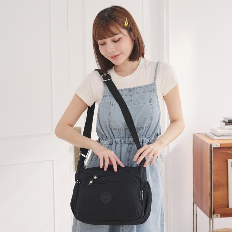 B.S.D.S冰山袋鼠 - 樂活遊記 - 格紋多層收納斜背包 - 黑色【S204K】