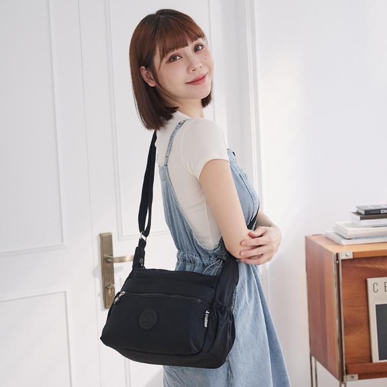 B.S.D.S冰山袋鼠 - 樂活遊記 - 格紋多夾層斜背包 - 黑色【D-1273K】