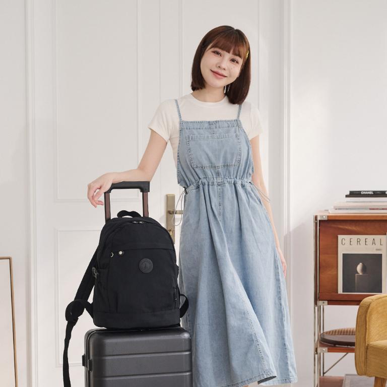 B.S.D.S冰山袋鼠 - 樂活遊記 - 格紋簡約風附插袋後背包 - 黑色【D-1203K】