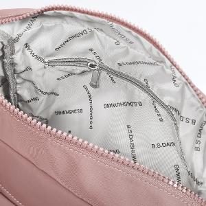 B.S.D.S冰山袋鼠 - 樂活遊記 - 格紋多層收納斜背包 - 黑色【S204K】